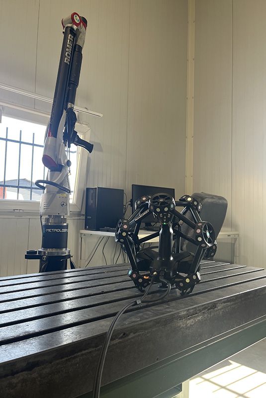 Le scanner 3D de Metrascan et le bras mecanique de Romer