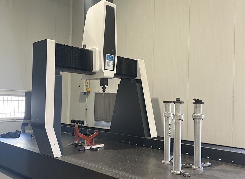Gros plan sur la machine de mesure tridimensionelle LH-15 de Wenzel